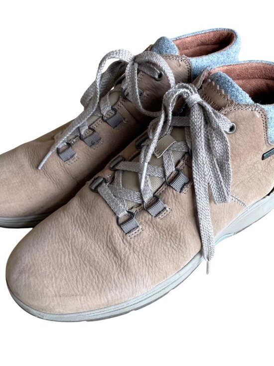 Cobb Hill by New Balance Shoes - Entire Closet $5! Cobb Hill by New Balance Women's Waterproof Pyper Hiker